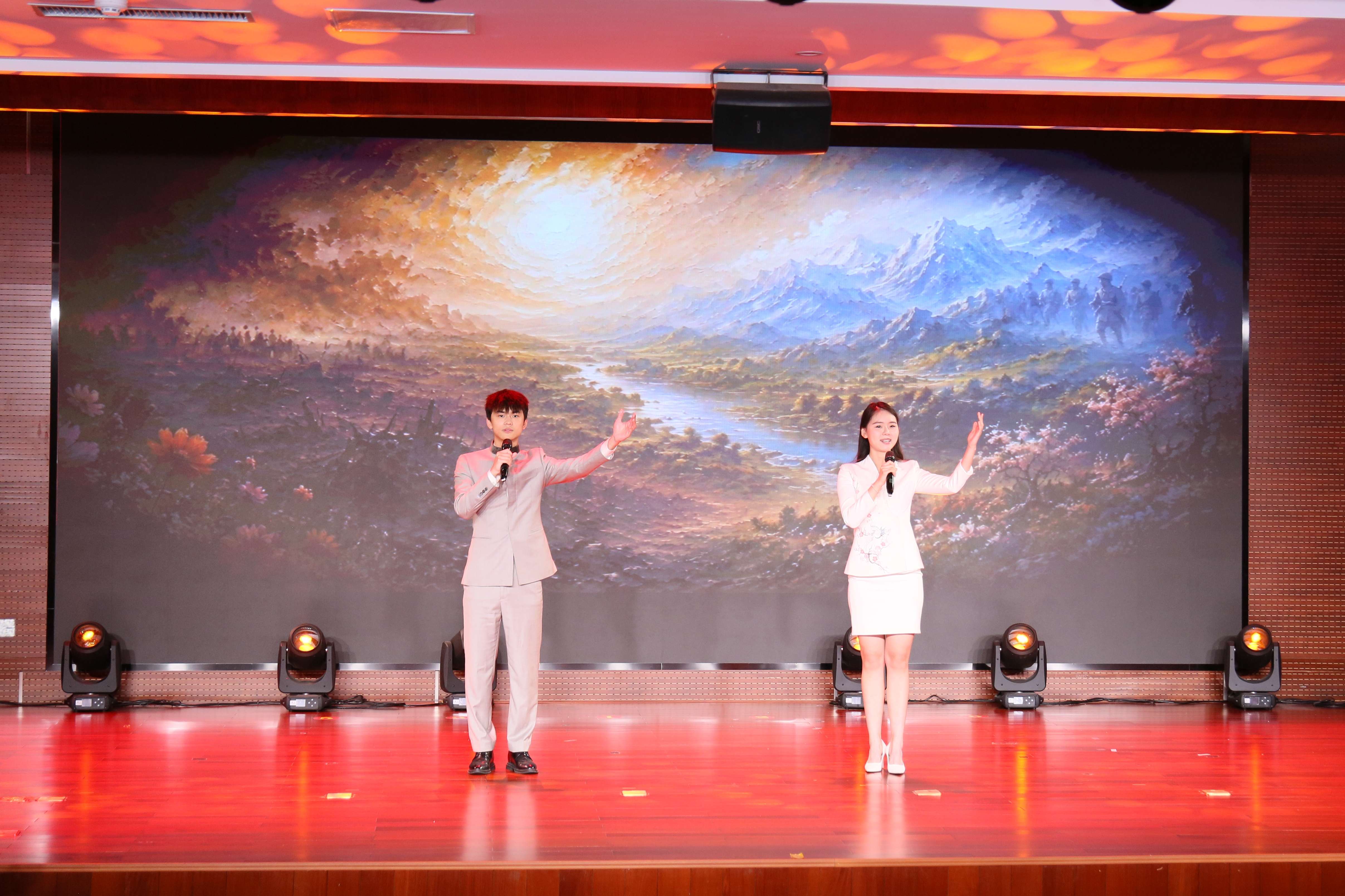 5.河南大学优秀学生代表韩云麓、赵峥宇朗诵作品《长征》.jpg