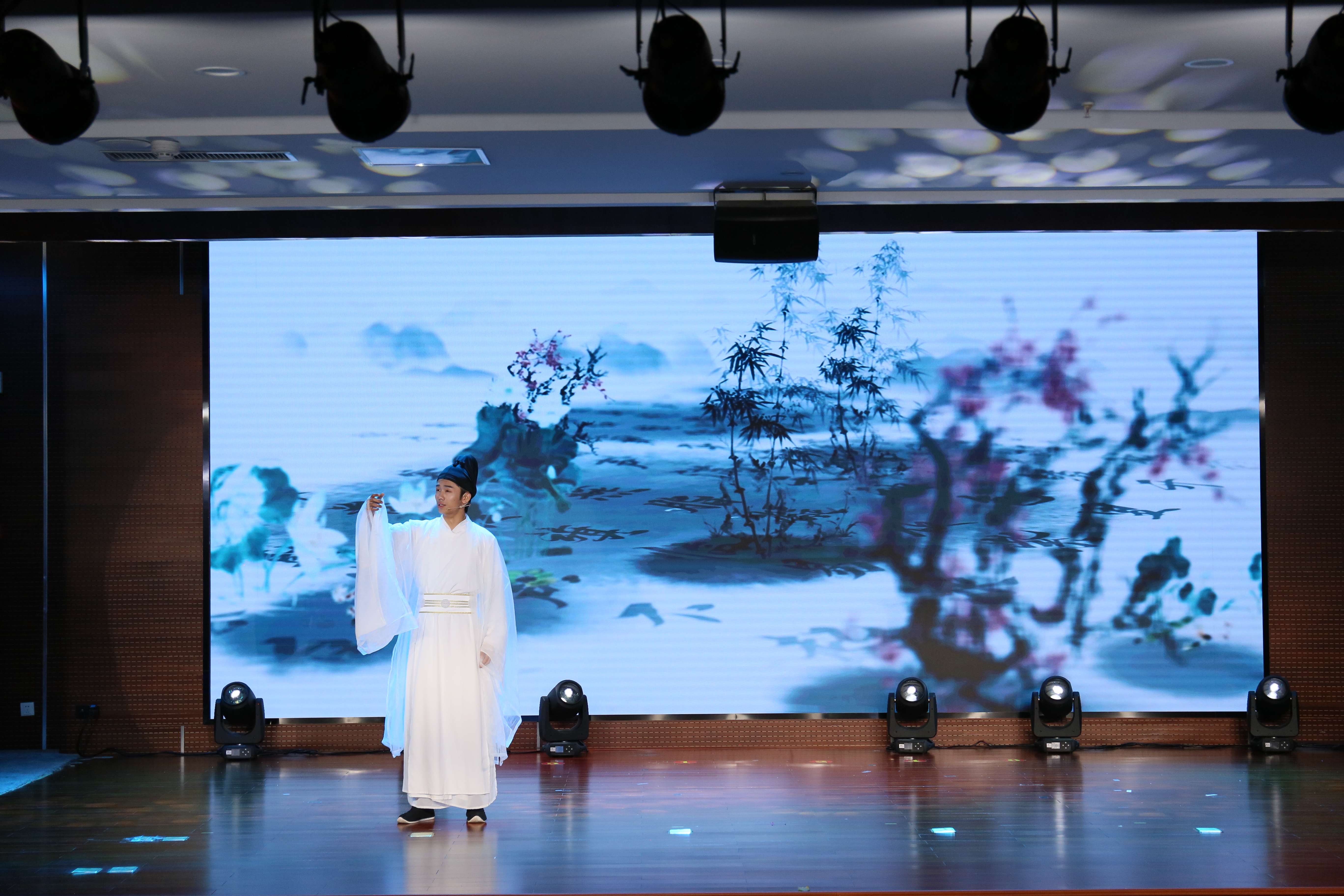 10.河南省图书馆“阅享四季 银发书香”诵读公益课堂优秀读者代表及志愿者情景联诵5.jpg