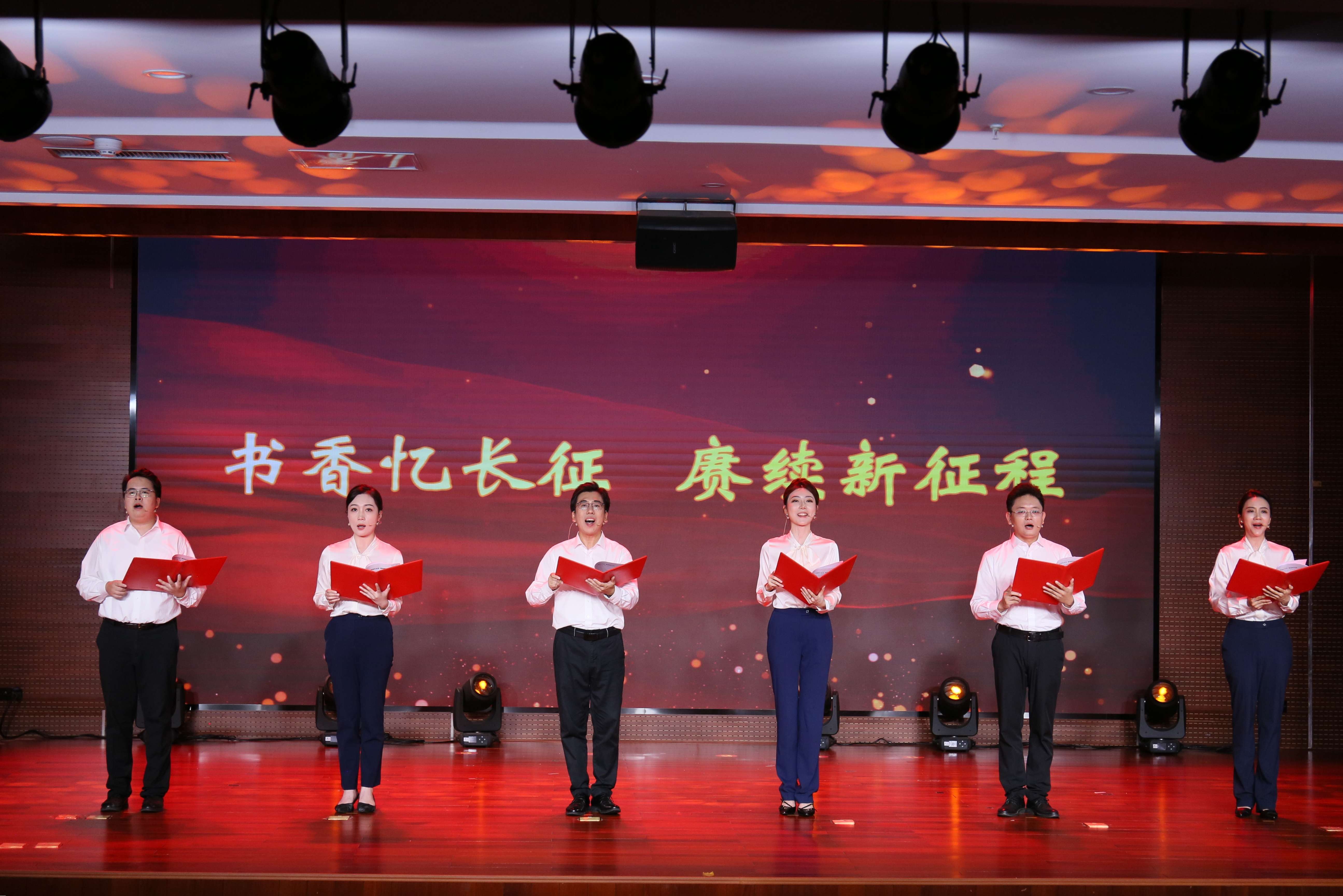 11.馆员诵读《书香忆长征赓续新征程》.jpg