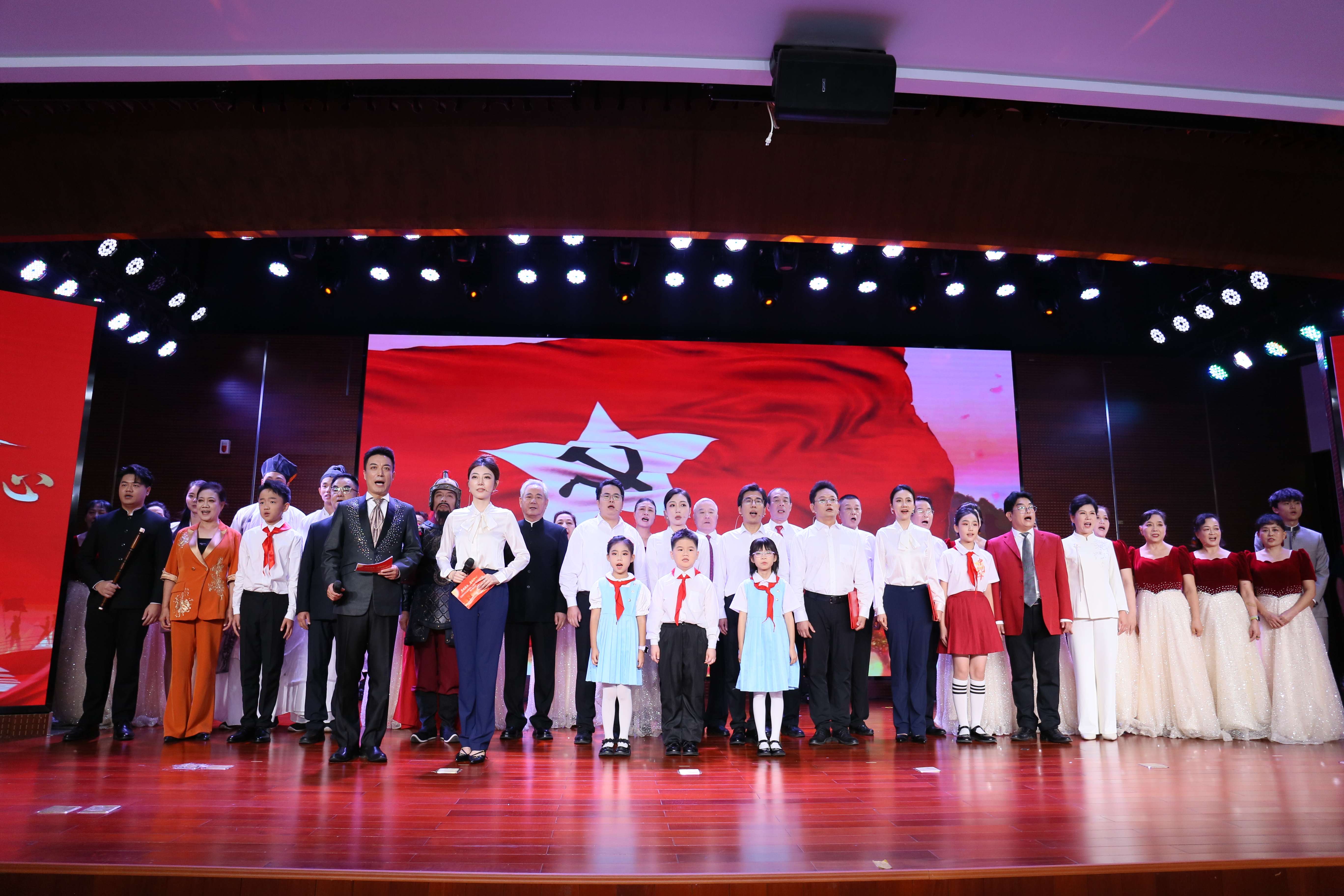 12.全体合唱《没有共产党就没有新中国》.jpg